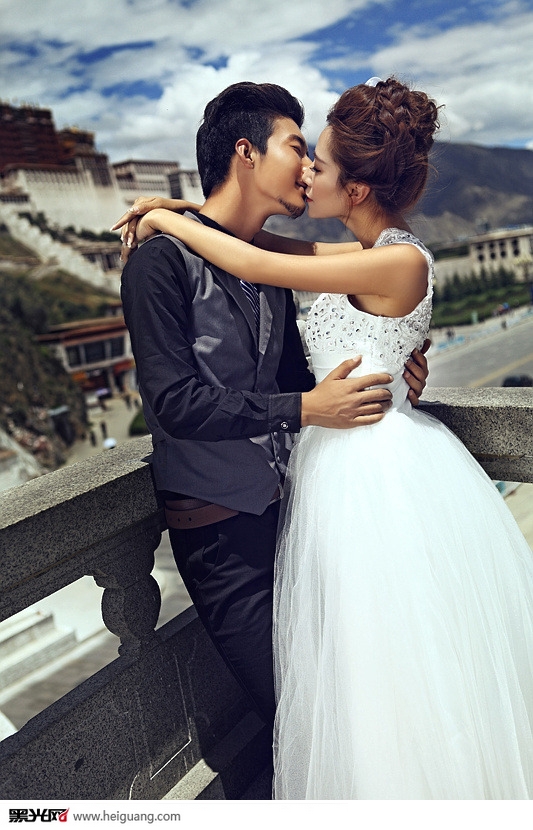 点击大图看下一张：爱的时光 婚纱摄影