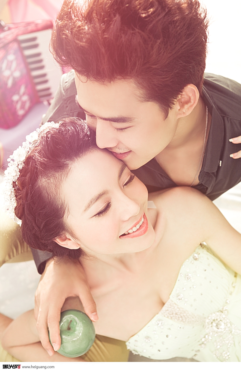 点击大图看下一张：爱满满 婚纱摄影