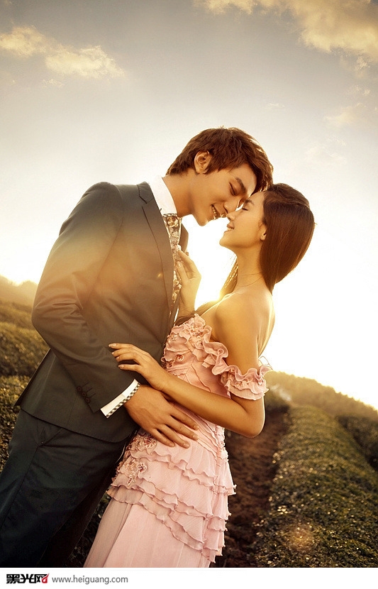 点击大图看下一张：茶之恋 婚纱摄影