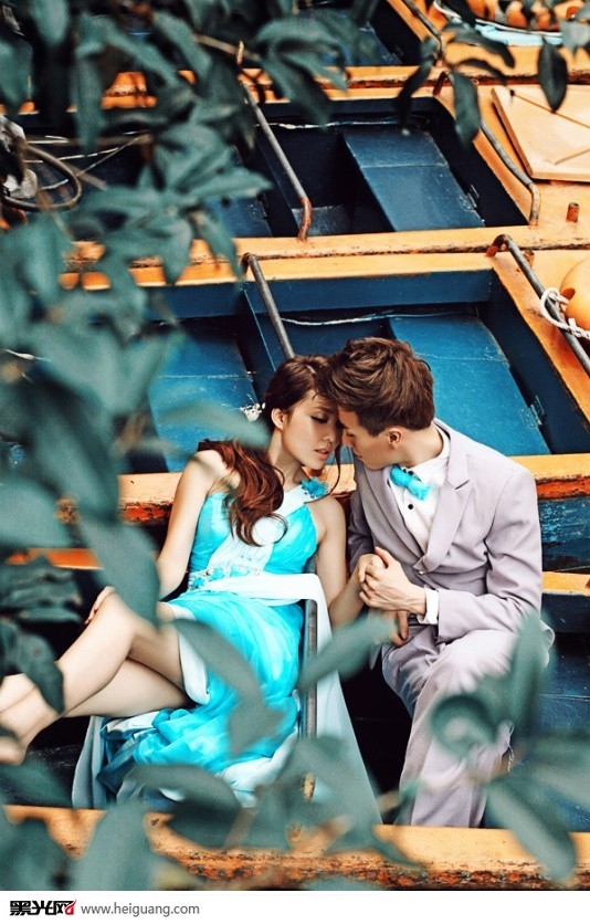 点击大图看下一张：一袭温柔 婚纱摄影