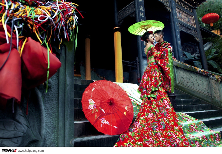 点击大图看下一张：凤求凰 婚纱摄影