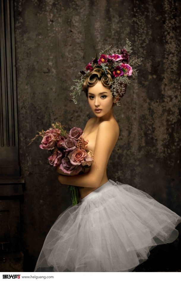 点击大图看下一张:古力娜扎 婚纱摄影