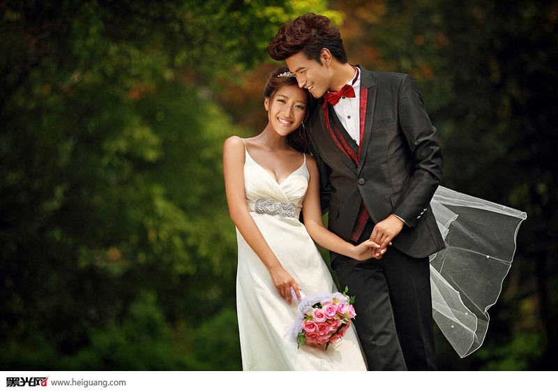 点击大图看下一张:安徽阜阳 婚纱摄影