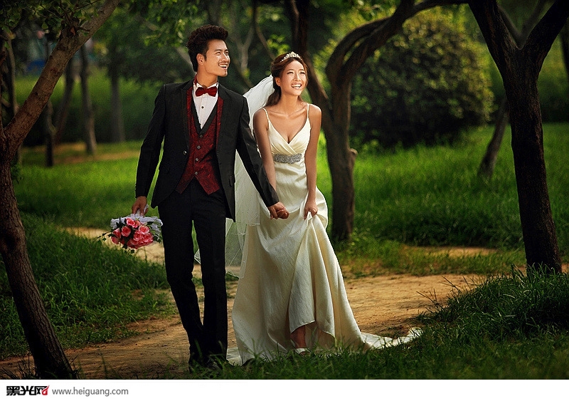 点击大图看下一张：安徽阜阳 婚纱摄影