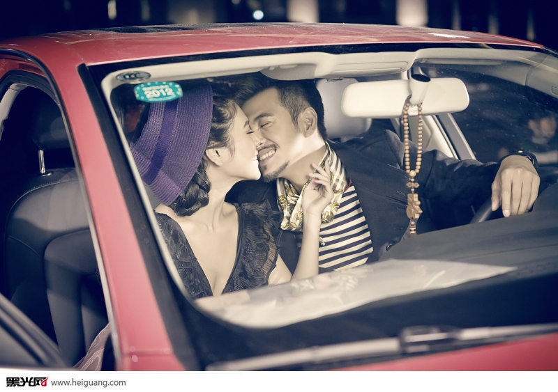 点击大图看下一张：边走边爱 婚纱摄影