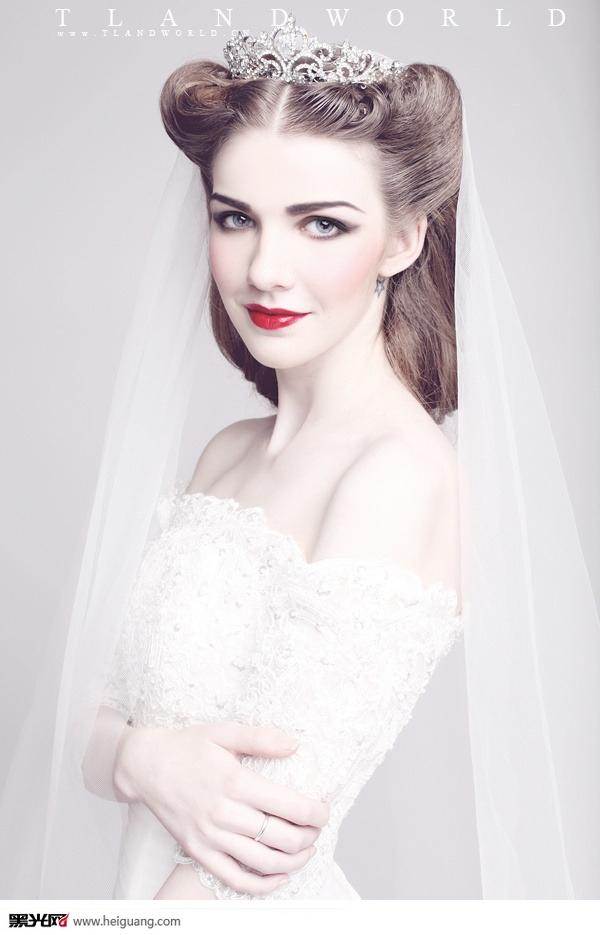 点击大图看下一张:White Wedding 婚纱摄影