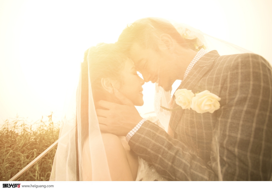点击大图看下一张：爱的见证 婚纱摄影