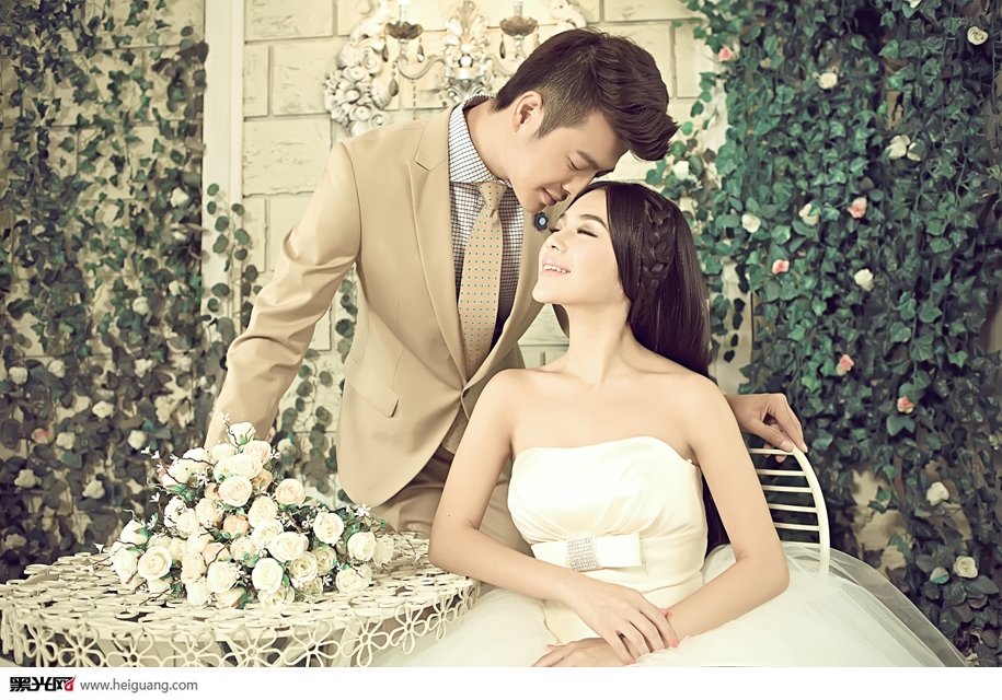 点击大图看下一张:爱相随 婚纱摄影