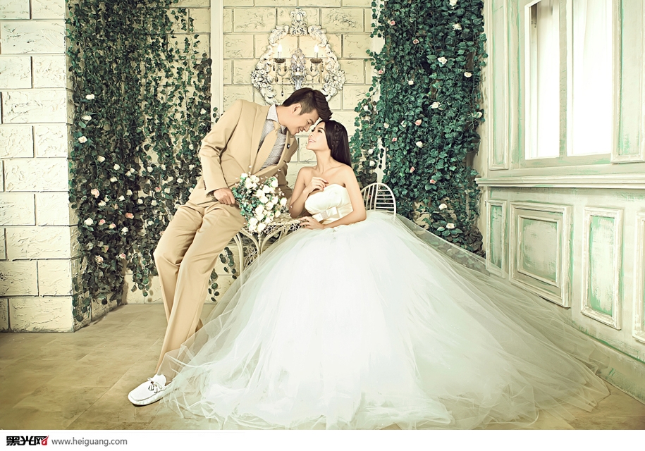 点击大图看下一张：爱相随 婚纱摄影