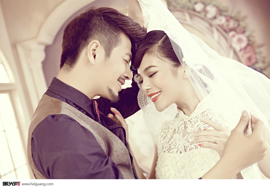 点击大图看下一张：那个年代 婚纱摄影