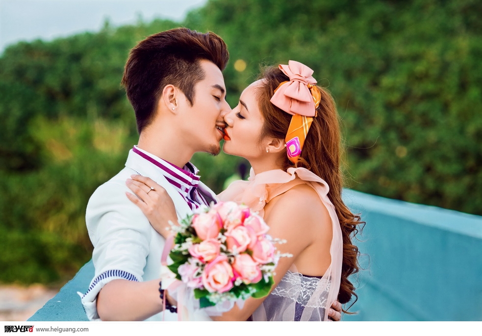 点击大图看下一张:岩壁时光 婚纱摄影