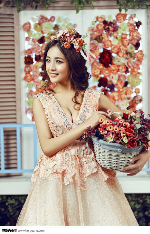 点击大图看下一张：小情调 婚纱摄影