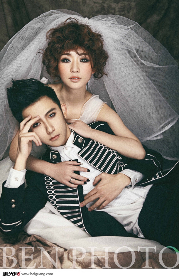 点击大图看下一张：若明若暗 婚纱摄影