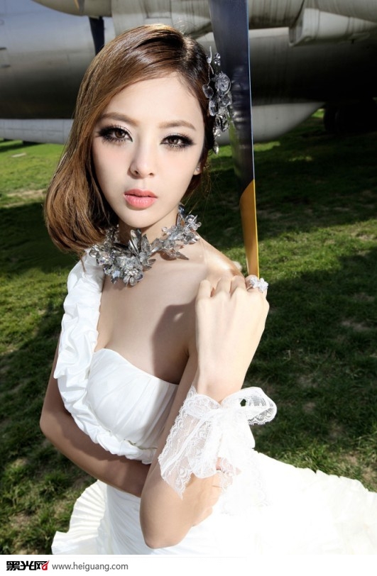 点击大图看下一张:飞 婚纱摄影