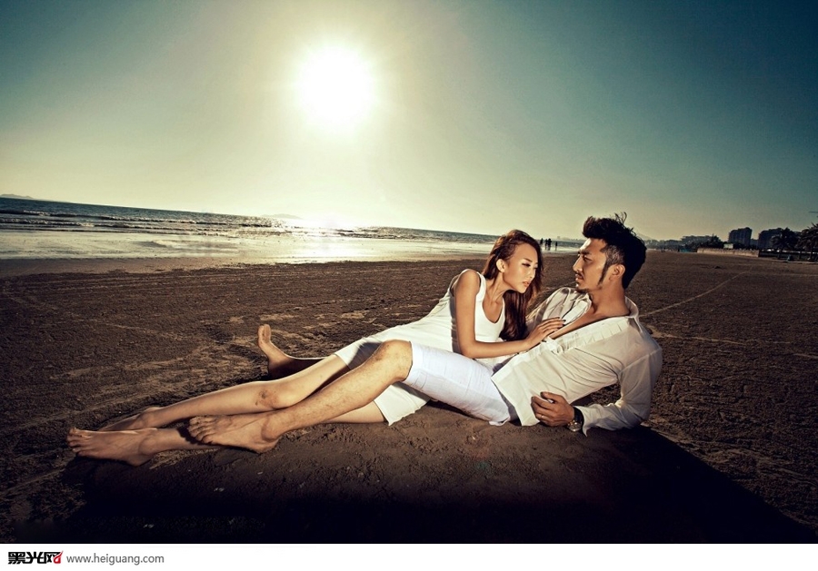 点击大图看下一张：爱恋 婚纱摄影