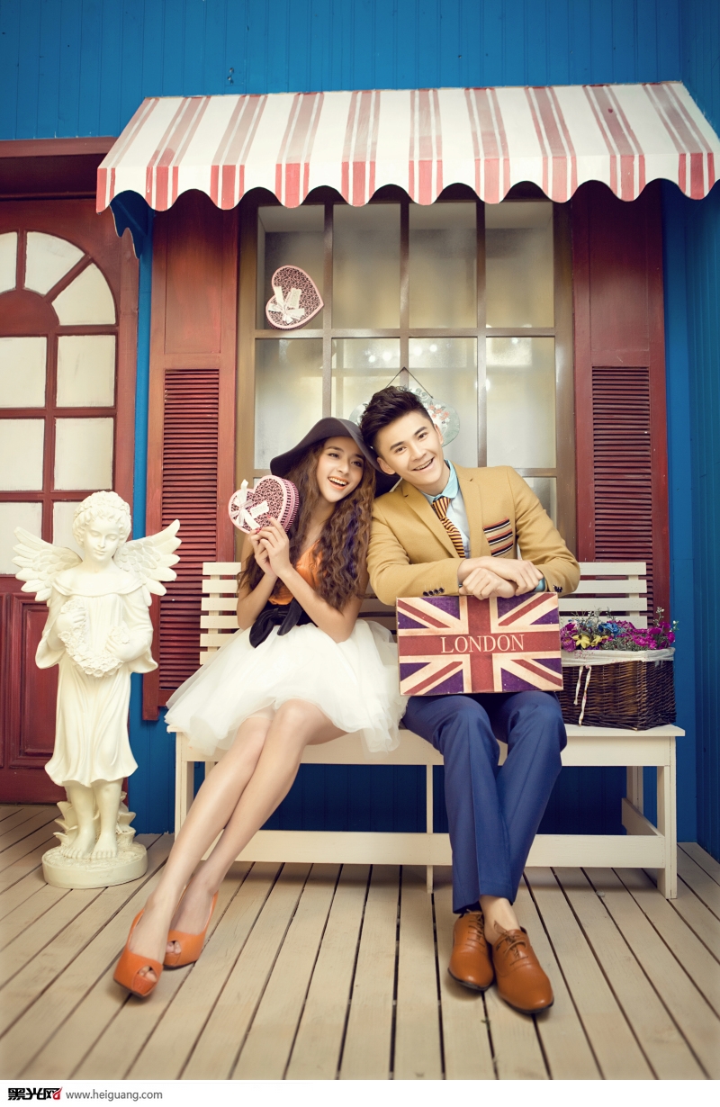 点击大图看下一张：恋爱进行曲 婚纱摄影