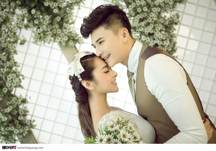 点击大图看下一张：爱的记忆 婚纱摄影