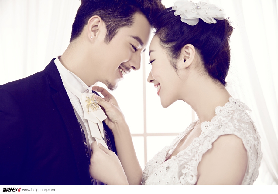 点击大图看下一张：韩式婚礼 婚纱摄影