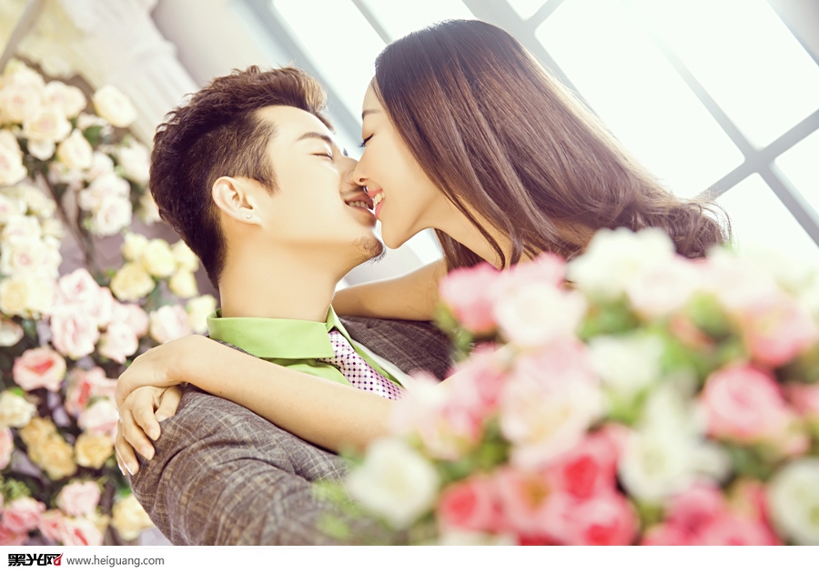 点击大图看下一张：深情依旧 婚纱摄影