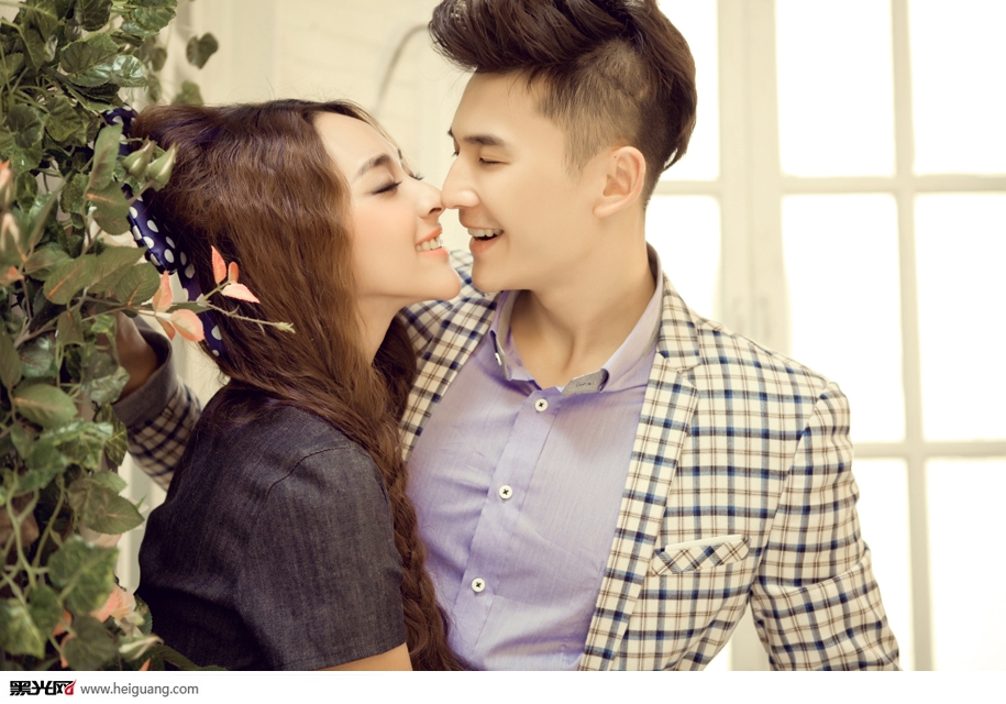 点击大图看下一张：别样爱恋 婚纱摄影