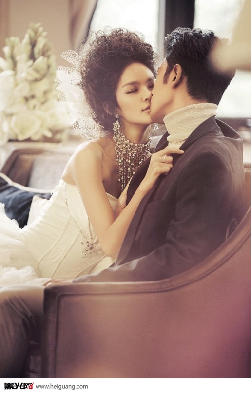 点击大图看下一张：奢华的爱 婚纱摄影