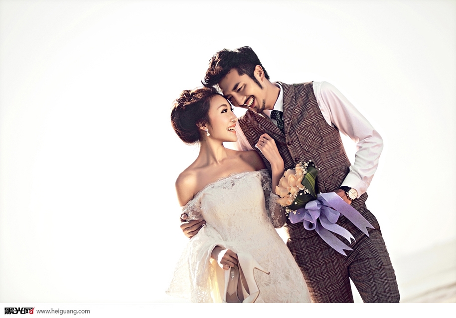 点击大图看下一张:中古《摩尼卡》 婚纱摄影