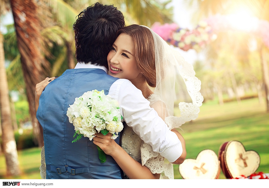 点击大图看下一张：有你的幸福 婚纱摄影