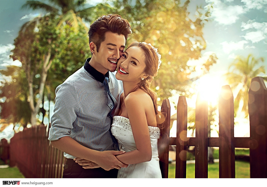 点击大图看下一张：幸福满满 婚纱摄影