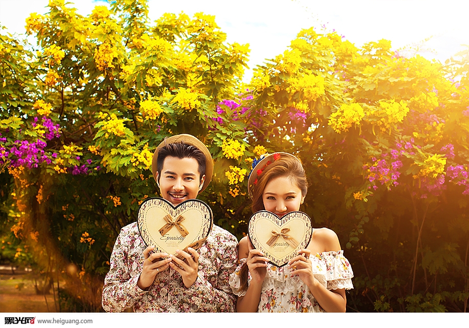点击大图看下一张:花语花恋 婚纱摄影