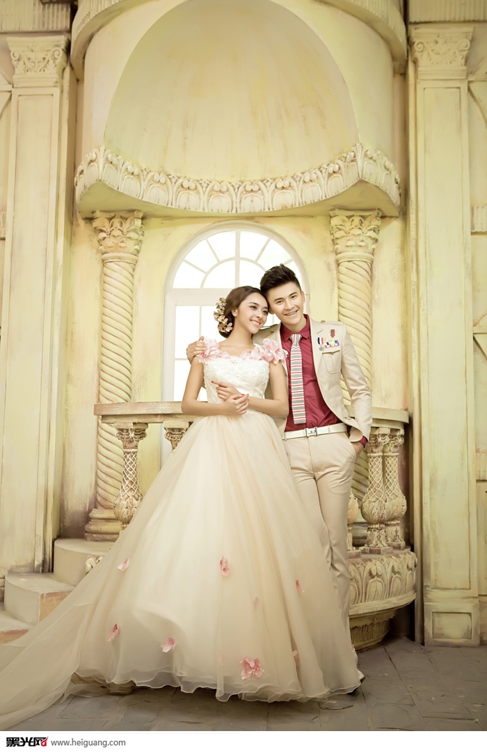 点击大图看下一张：挚爱芬芳 婚纱摄影