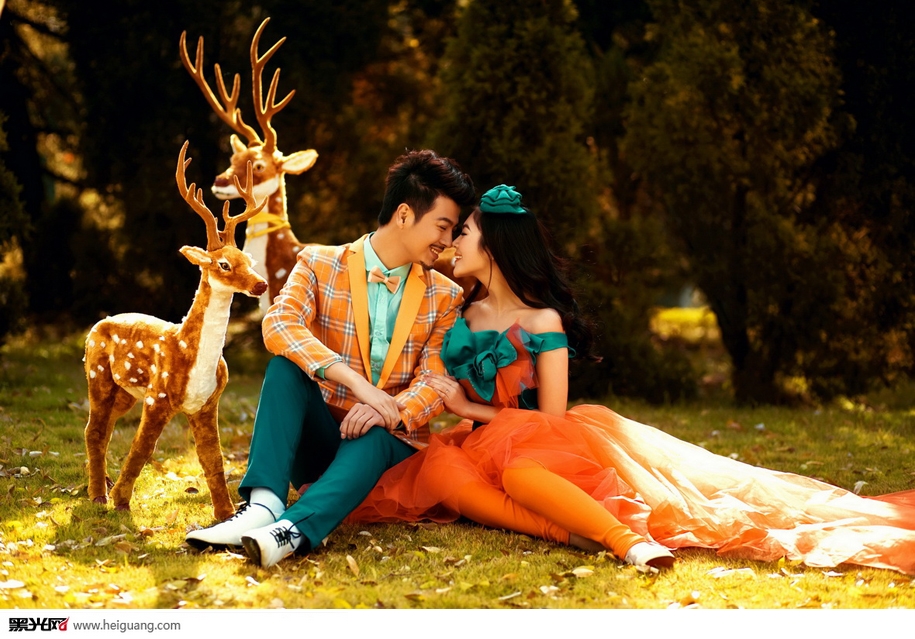 点击大图看下一张：裙舞飞扬 婚纱摄影