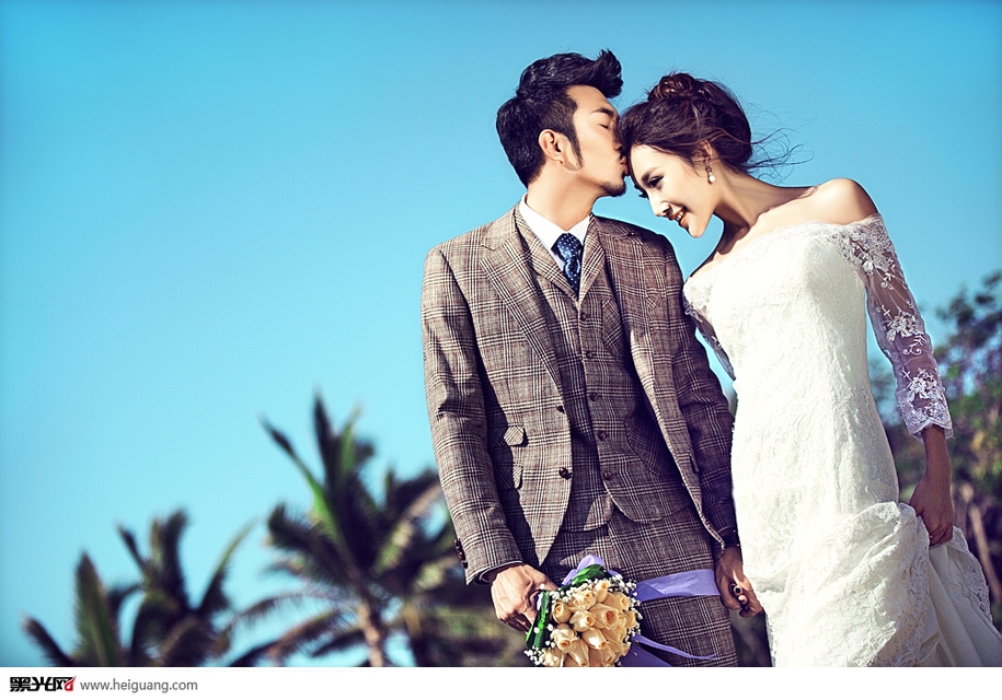 点击大图看下一张：甜美爱恋 婚纱摄影