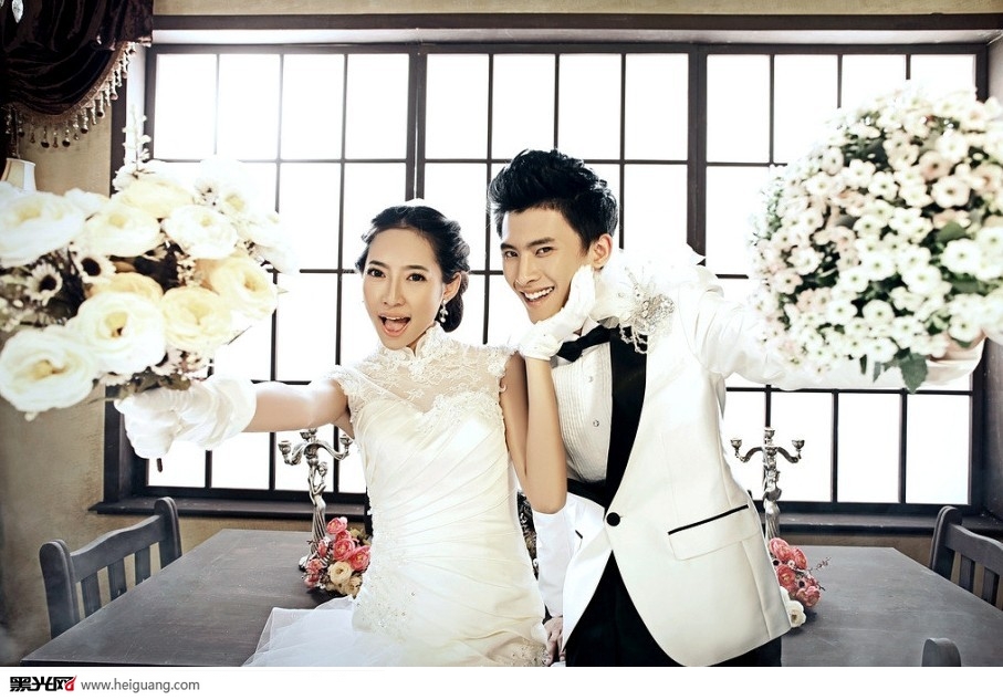 点击大图看下一张:韩式窗景 婚纱摄影