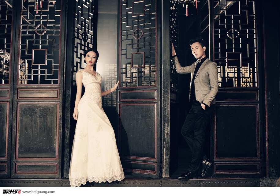 点击大图看下一张：暗影流香 婚纱摄影