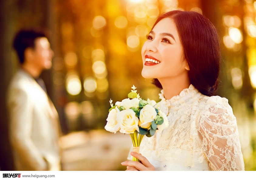 点击大图看下一张：秋的记忆 婚纱摄影