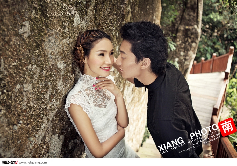 点击大图看下一张：漫步石阶 婚纱摄影