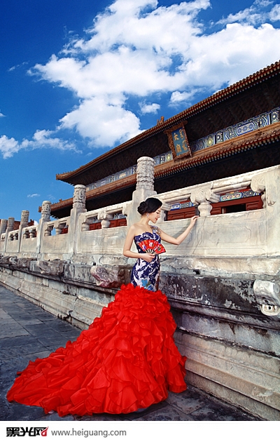 点击大图看下一张:凤凰于飞帝王城 婚纱摄影