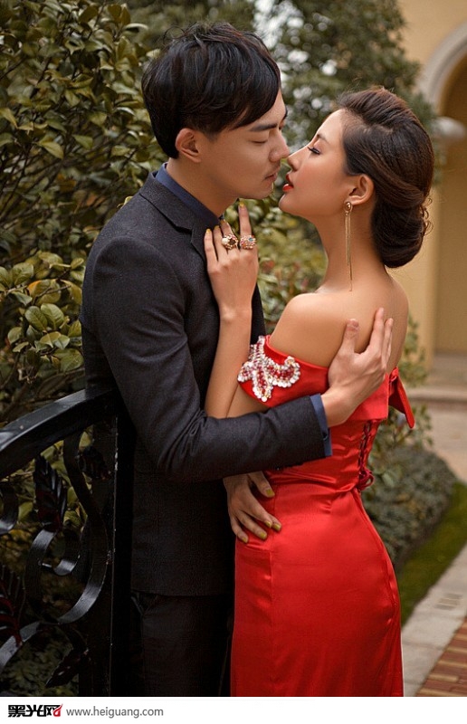 点击大图看下一张:红 婚纱摄影