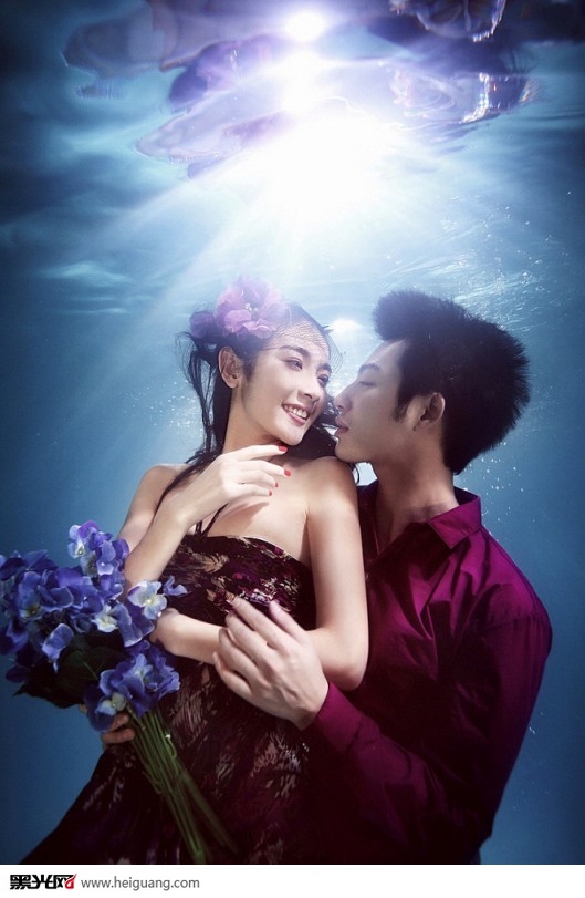 点击大图看下一张:水下婚纱 婚纱摄影
