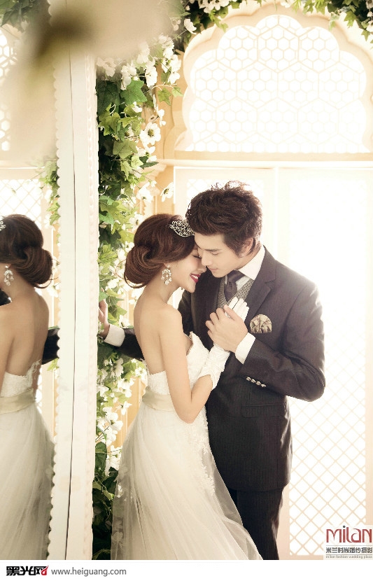 点击大图看下一张:宫殿迷情 婚纱摄影