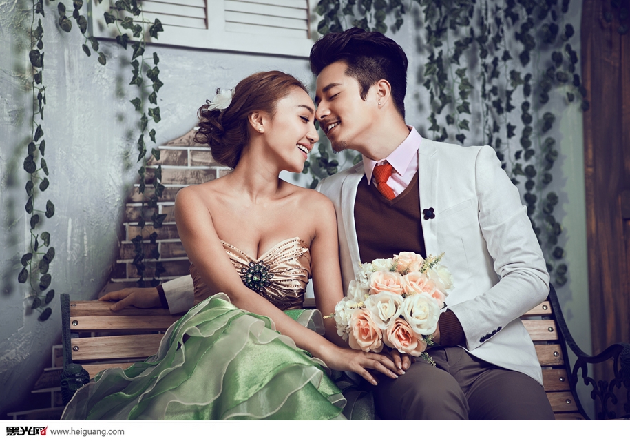 点击大图看下一张：爱之旅 婚纱摄影