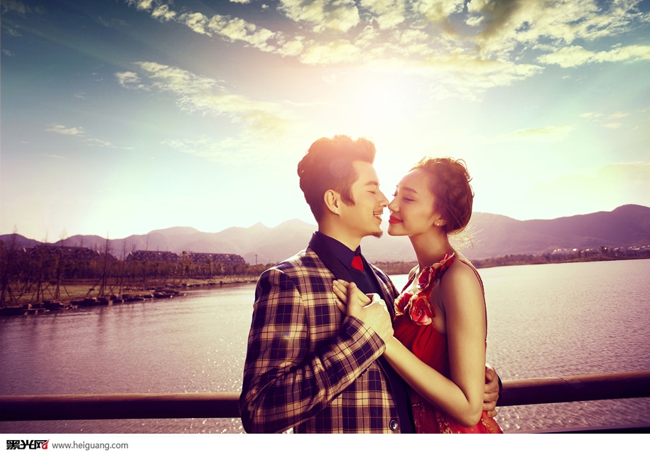 点击大图看下一张：邂逅 婚纱摄影