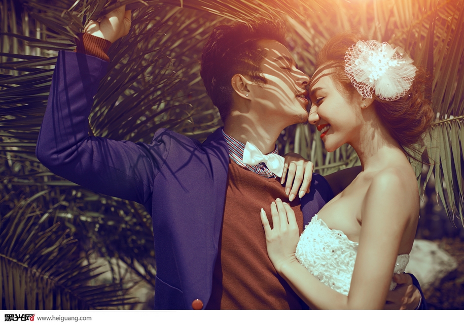 点击大图看下一张：向幸福出发 婚纱摄影