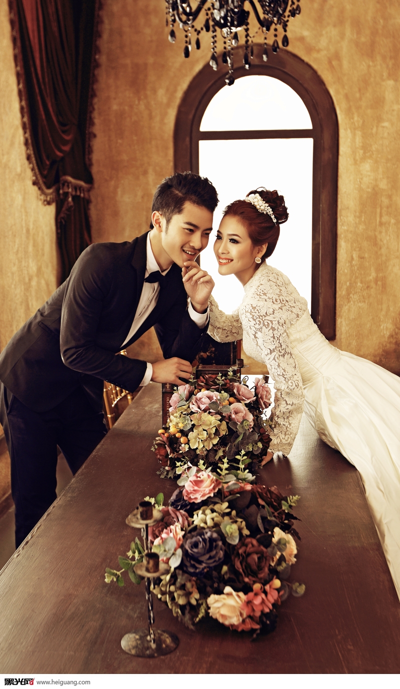 点击大图看下一张：LOVE 婚纱摄影