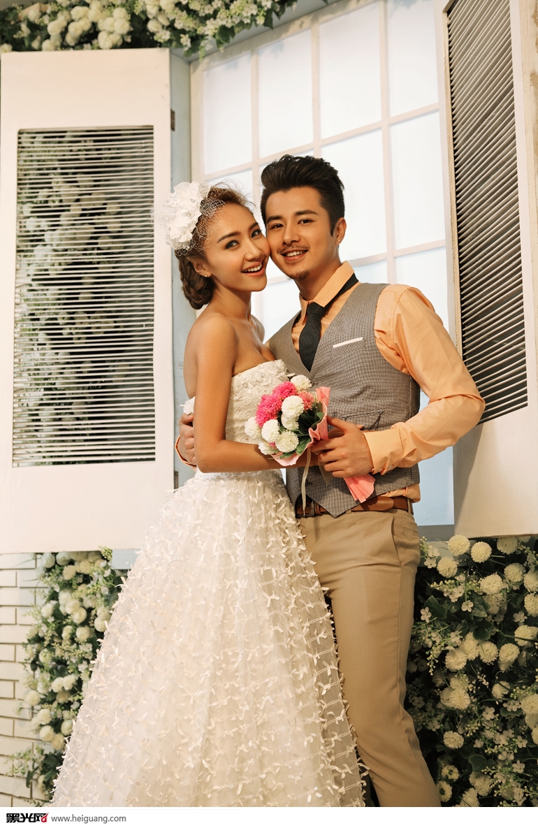 点击大图看下一张：花恋 婚纱摄影