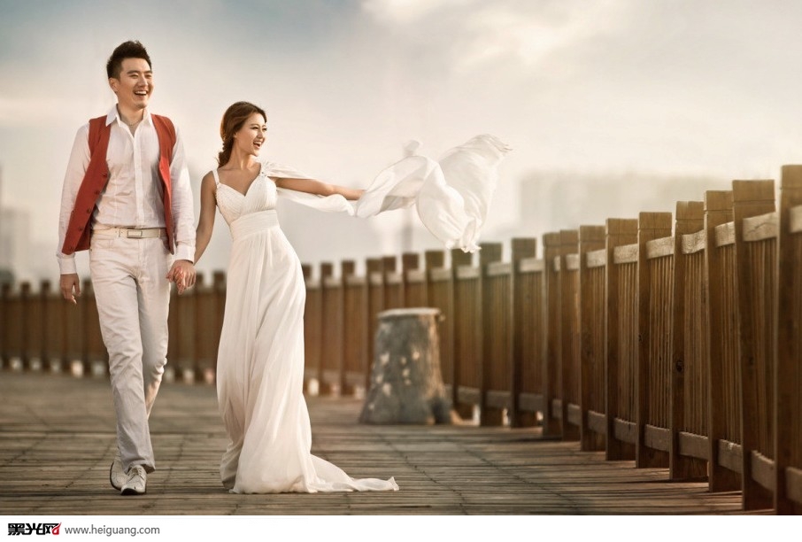 点击大图看下一张:白色之恋 婚纱摄影