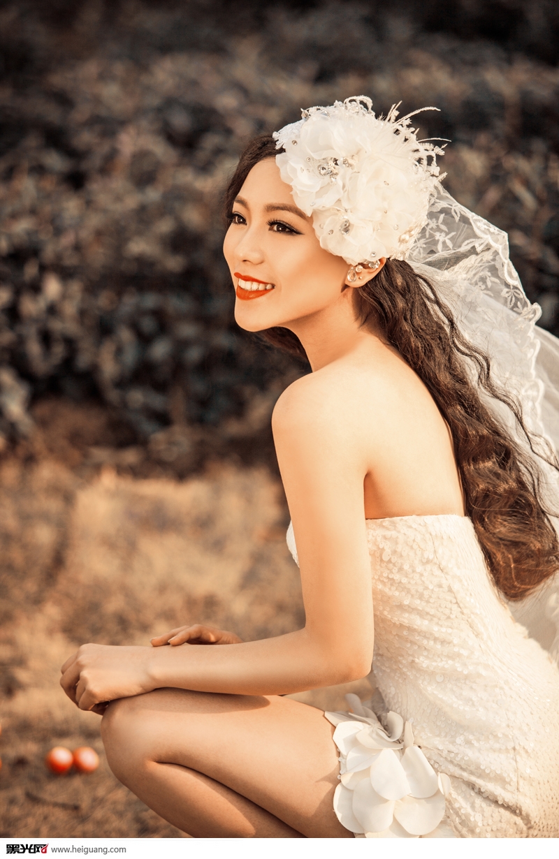 点击大图看下一张：爱丽丝庄园 婚纱摄影