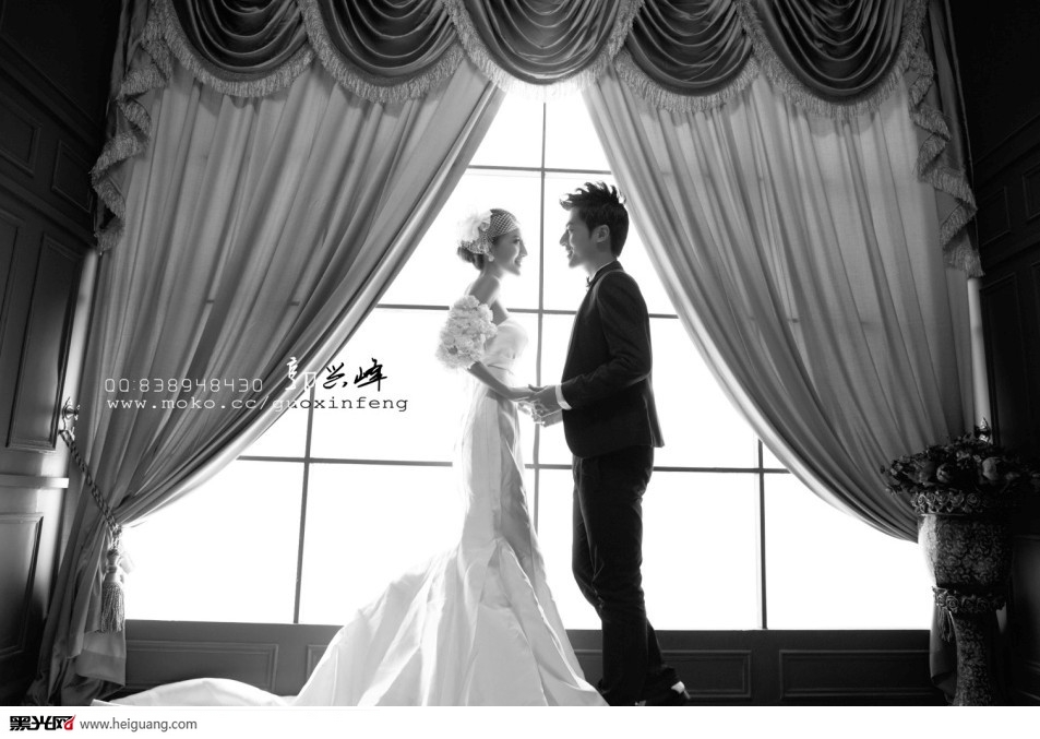 点击大图看下一张：甜蜜的微笑 婚纱摄影