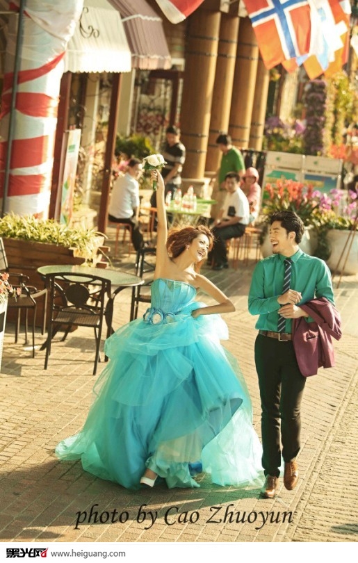 点击大图看下一张：爱的华尔兹 婚纱摄影