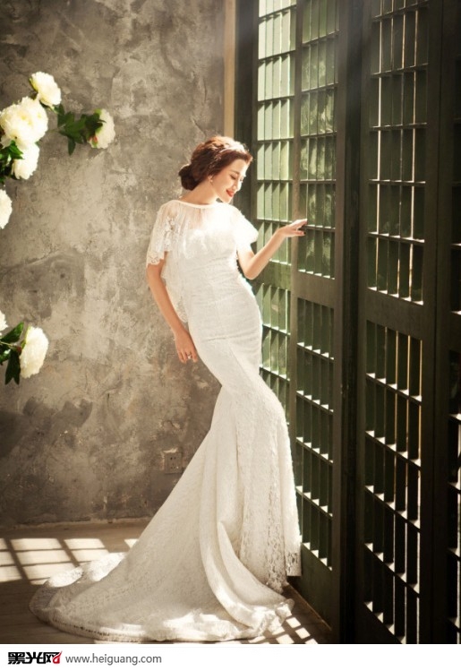 点击大图看下一张：梦幻 婚纱摄影